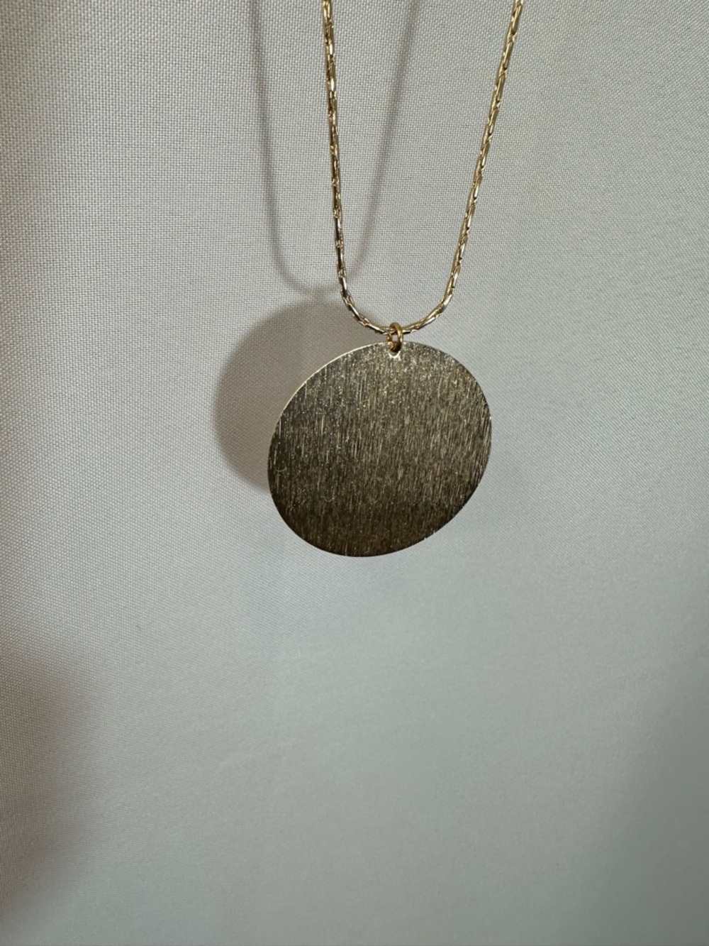 C. Chain Necklace With Circle Pendant Charm Women Gold Tone